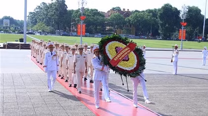 Public security leaders offer incense to heroic martyrs and visit Ho Chi Minh Mausoleum