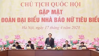NA leader applauds performance by Vietnam Women Journalists' Club