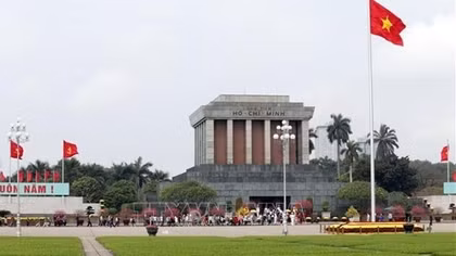 President Ho Chi Minh Mausoleum welcomes over 52,000 visitors during three holiday days