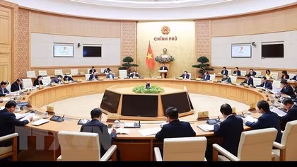 PM demands strengthened discipline in law building