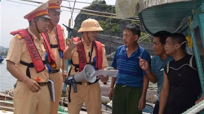Police forces join people brace for Typhoon No. 1