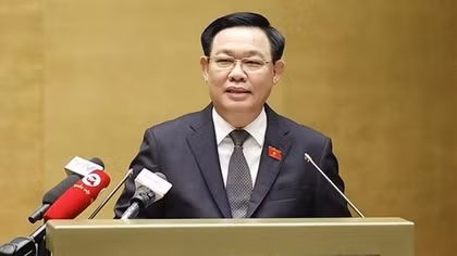 Top legislator chairs labourers' forum to gather opinions
