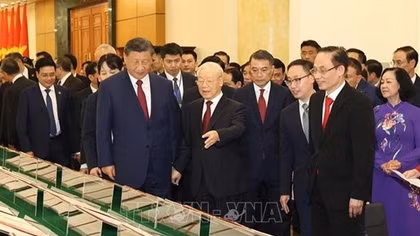 Vietnam, China sign 36 cooperation documents