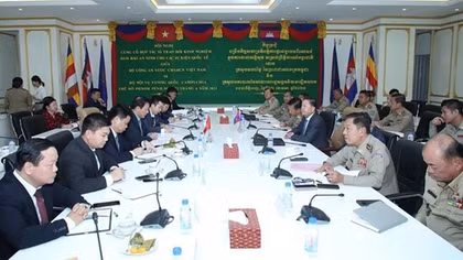 Deputy Minister Luong Tam Quang visits the Kingdom of Cambodia