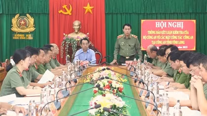 Deputy Minister Le Quoc Hung inspects task performance of Vinh Long provincial police