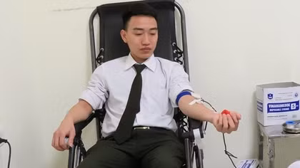 Police officer donates blood to save baby from critical condition