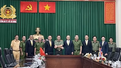 Royal Thai Police delegation visits HCMC Police Department