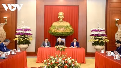 Vietnam gives high priority to strengthening strategic partnership with France