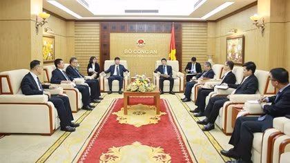 Deputy Minister Luong Tam Quang receives delegation from Legal Affairs Committee of Yunnan province
