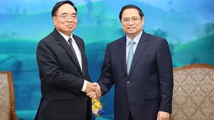 Vietnam gives highest priority to developing ties with Laos: PM