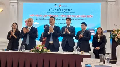 Vietnam, RoK sign MoU to strengthen tourism cooperation