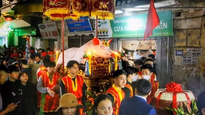 Pig procession festival in Hoai Duc's La Phu village
