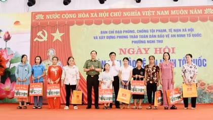 Deputy Minister Le Van Tuyen attends “All People Protect National Security” Festival in Nghe An