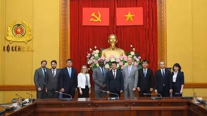 Deputy Minister Luong Tam Quang receives US Commission on International Religious Freedom delegation