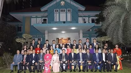 Top legislator visits Vietnamese embassy in Thailand