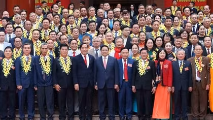 PM hails elderly people’s efforts in boosting economic development