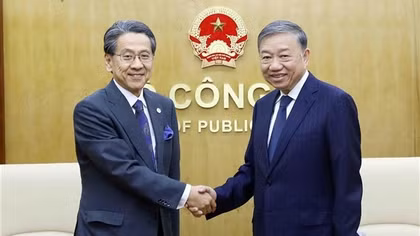 Minister To Lam receives Chairman of JBIC