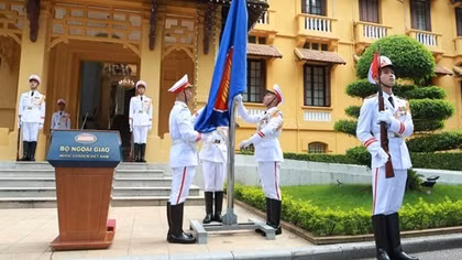 ASEAN flag-hoisting ceremony held in Hanoi