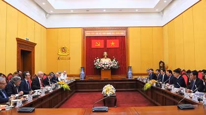 Deputy Minister Le Quoc Hung receives EU official