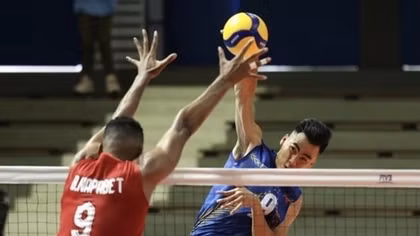 Volleyball striker Tu Thanh Thuan smashes points record at SEA Games 32