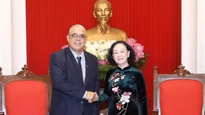 Party official reaffirms Vietnam’s solidarity with Cuba