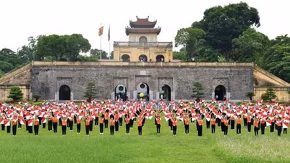 Semaphore flag performance in Hanoi sets national record