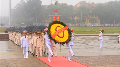 Leaders of Ministry of Public Security pay tribute to President Ho Chi Minh