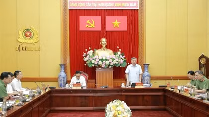 Leaders of MPS and Hanoi city work on major projects