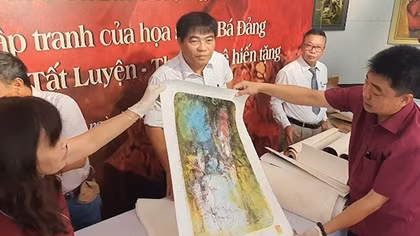 Danang city receives huge artworks collection