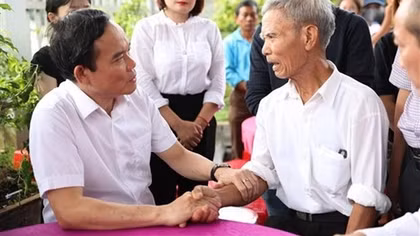 Deputy PM Tran Luu Quang visits victims of armed attacks in Dak Lak