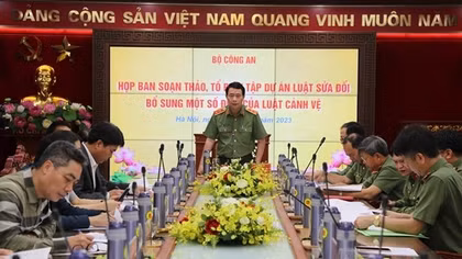 Officials in charge of the Law on Amending and Supplementing Articles of the Law on Security Guards hold meeting