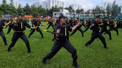 Police in Ho Chi Minh City compete in sports and martial arts