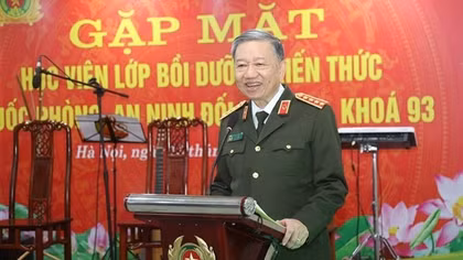 Minister To Lam visits students of the 93rd National Defense and Security Knowledge Training Course