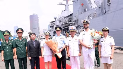 Royal Australian Navy warship HMAS Toowoomba visits HCM City