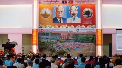 Nguyen Du Lao-Vietnamese bilingual school marks 15th anniversary