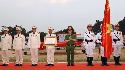 Capital Mobile Police Regiment receives noble order