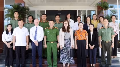 UK Home Office delegation works with Quang Binh Provincial Police Department