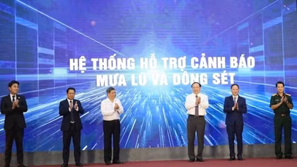 Vietnam launches first warning system for thunderstorm, lightning, flood