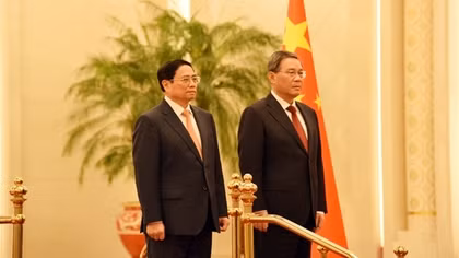 Welcome ceremony held for Vietnamese PM in China