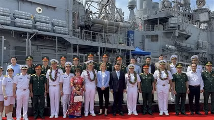 US navy ships make port call in Vietnam