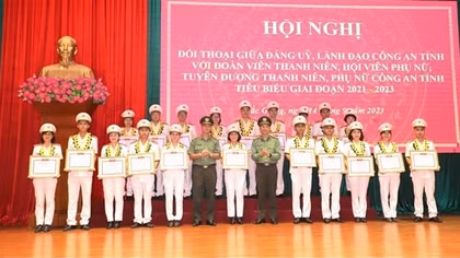Bac Giang Police Department holds dialogue with female and young police officers