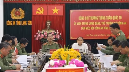 Lang Son asked to attach importance to building police force in border localities