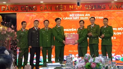 Deputy Minister Nguyen Duy Ngoc pays pre-Tet visit to the National Data Center