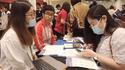 About 40,000 Vietnamese go abroad to study each year: MoET