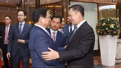 Cambodian PM wraps up official trip to Vietnam