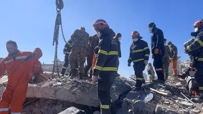 Local people and authorities applaud Vietnamese rescue team’s effort