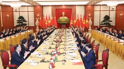 Vietnamese, Chinese Party leaders hold talks