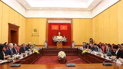 Deputy Minister Luong Tam Quang receives US congressional delegation