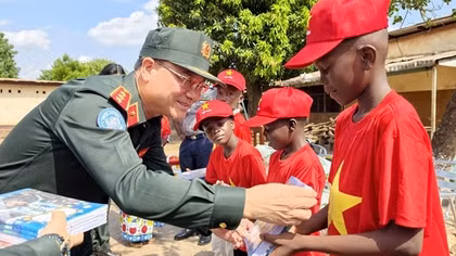Vietnam’s Ministry of Public Security delegation visits orphans in Central Africa