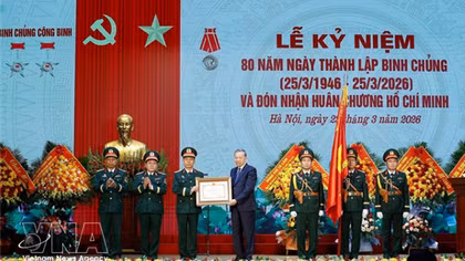 Party chief presents Ho Chi Minh Order to Engineering Corps